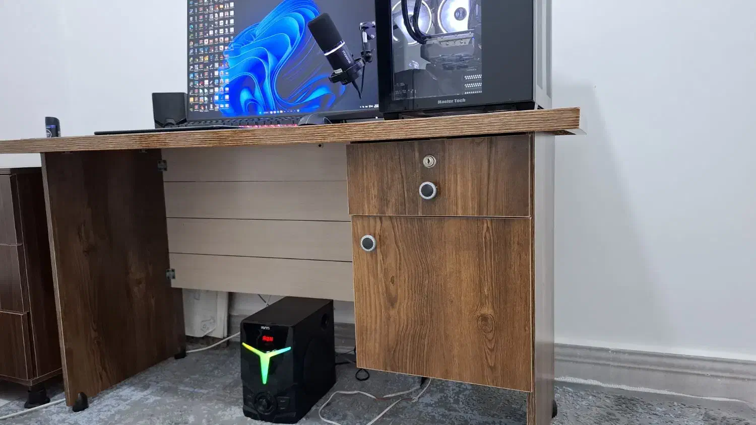 میز کامپیوتر|میز تحریر و کامپیوتر|نیشابور, سرآب کوشک|دیوار