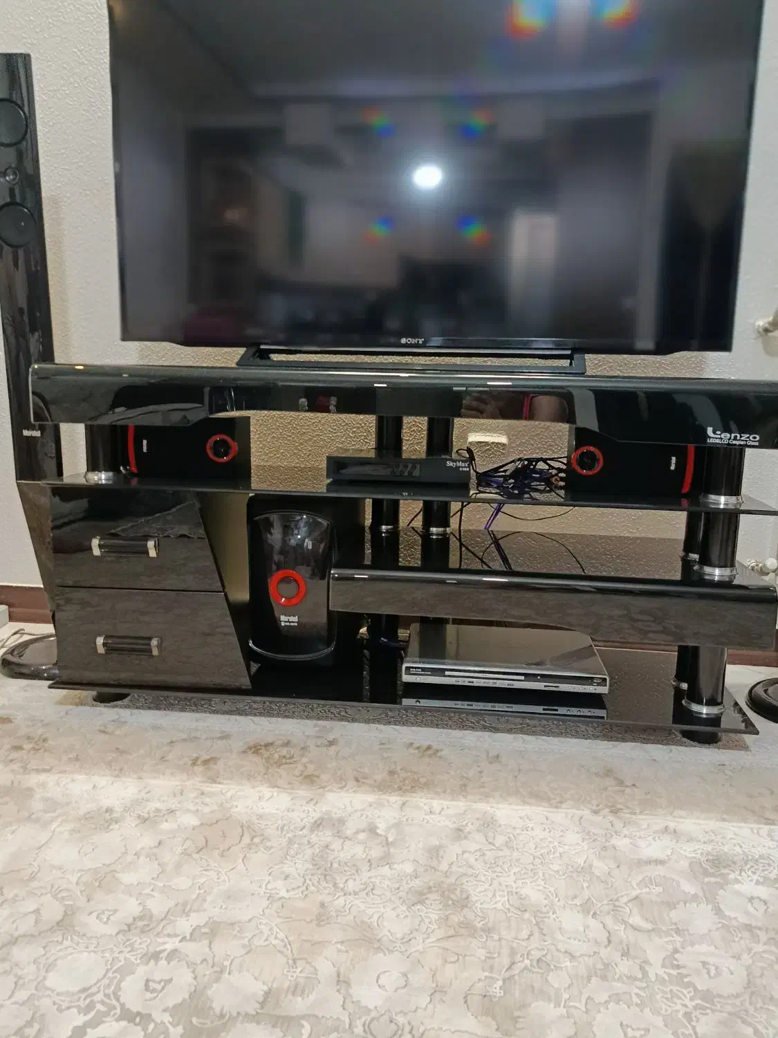 میز تلویزیون تمیز بدون خط و خش|میز تلویزیون|شاهین‌شهر, شهرک میلاد|دیوار