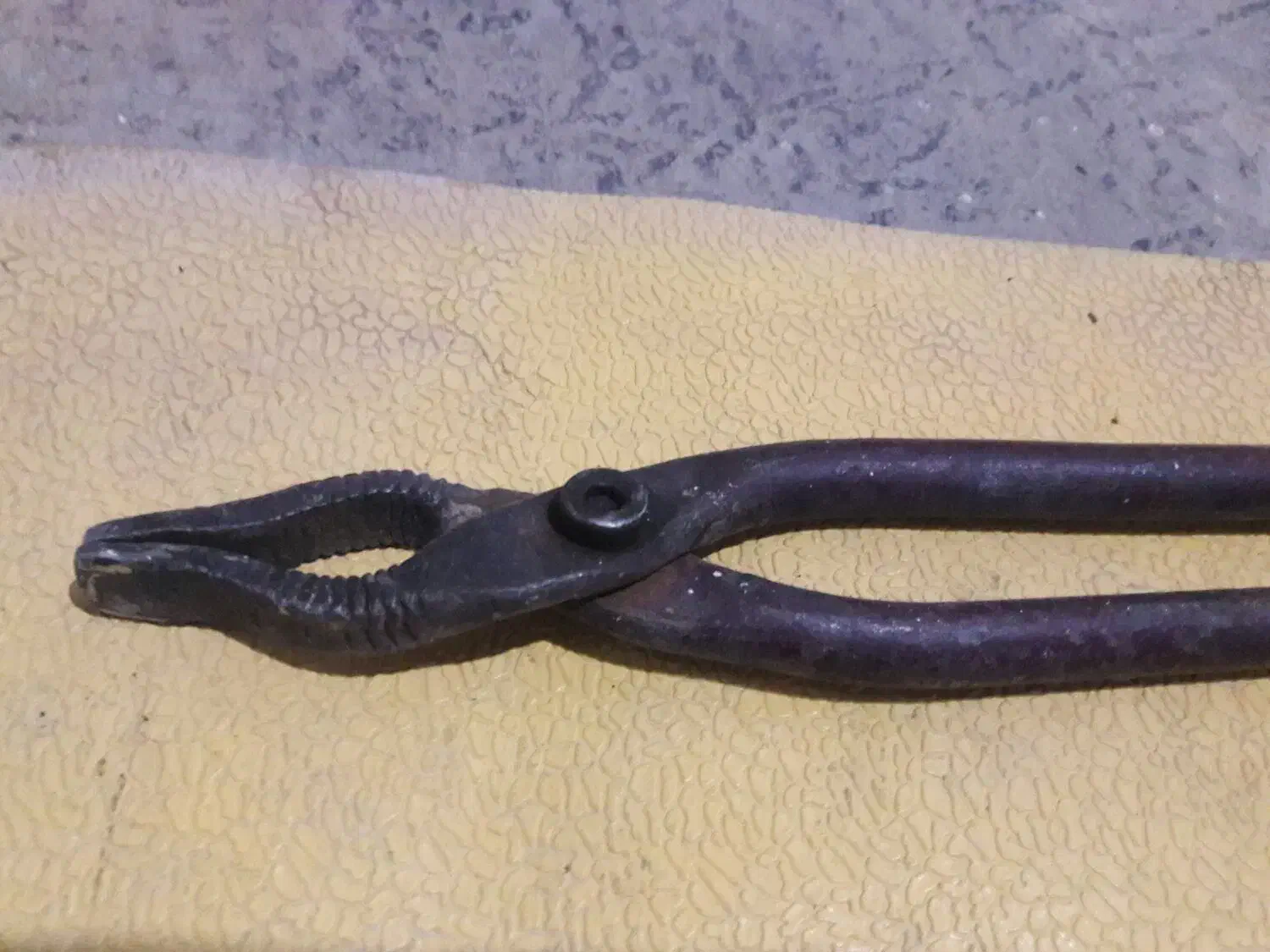 انبر منقل فولادی|کلکسیون اشیاء عتیقه|اراک, |دیوار