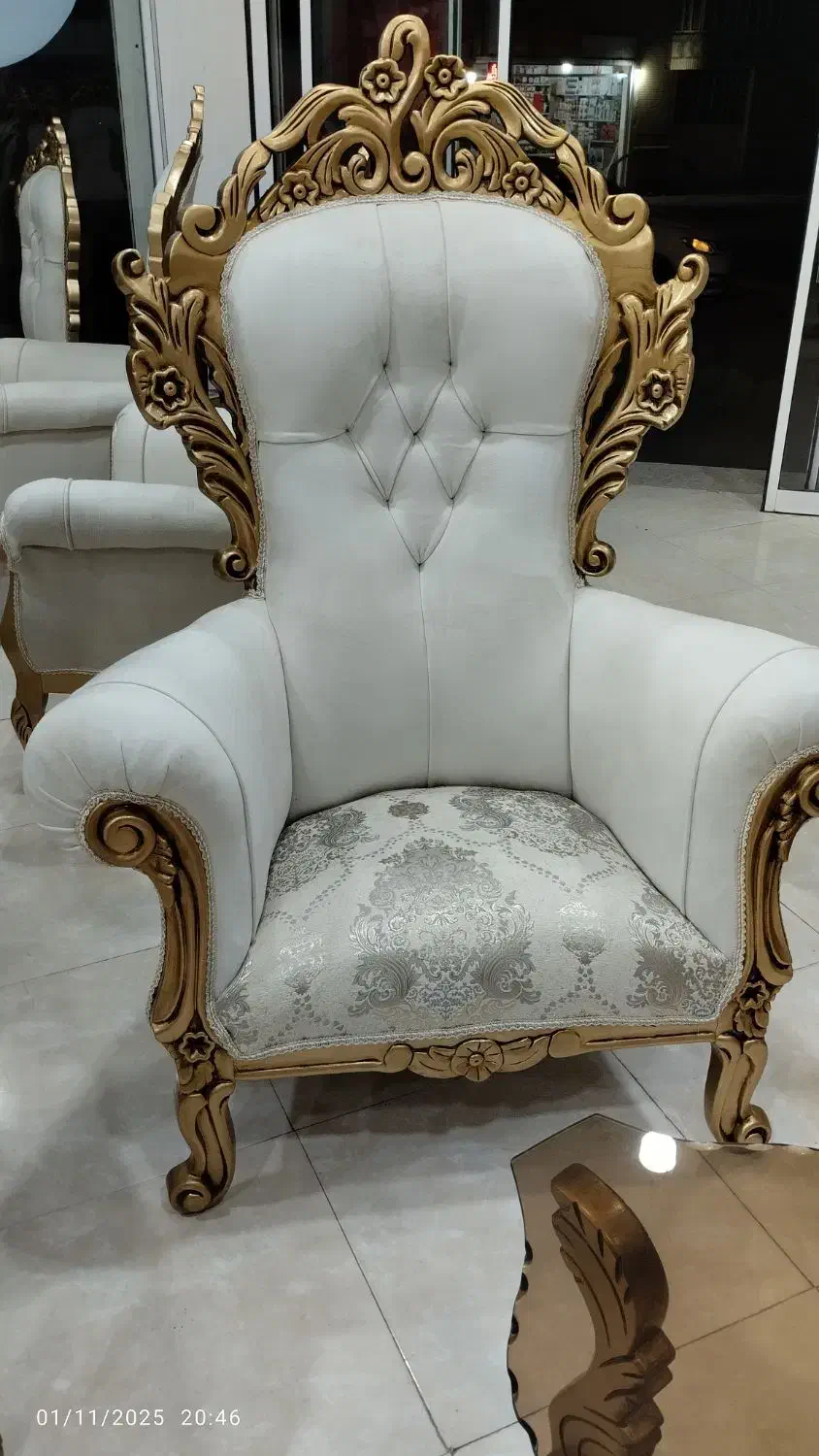 مبل سلطنتی ۹ نفره تاج دار با ۳ عدد عسلی|مبلمان خانگی و میز عسلی|زاهدان, |دیوار