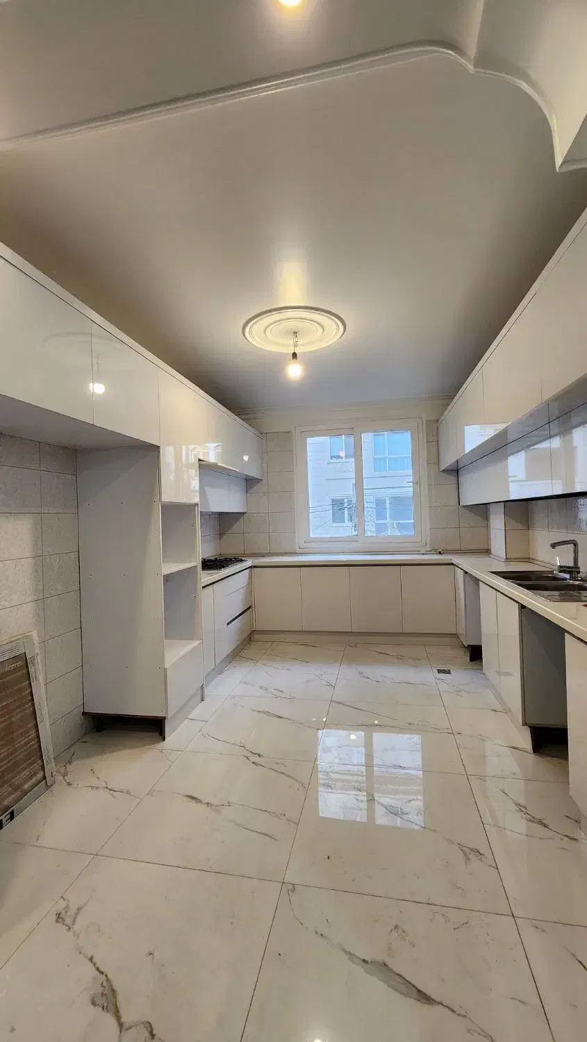 150متر به قیمت سه خوابه بزرگ کلید نخورده  شهرک غرب