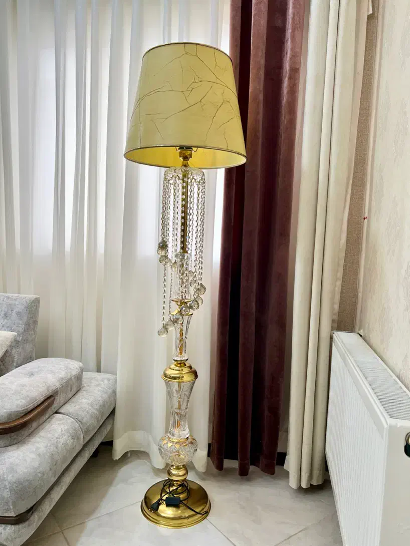 آباژور کنار سالنی|چراغ خواب و آباژور|ساری, |دیوار