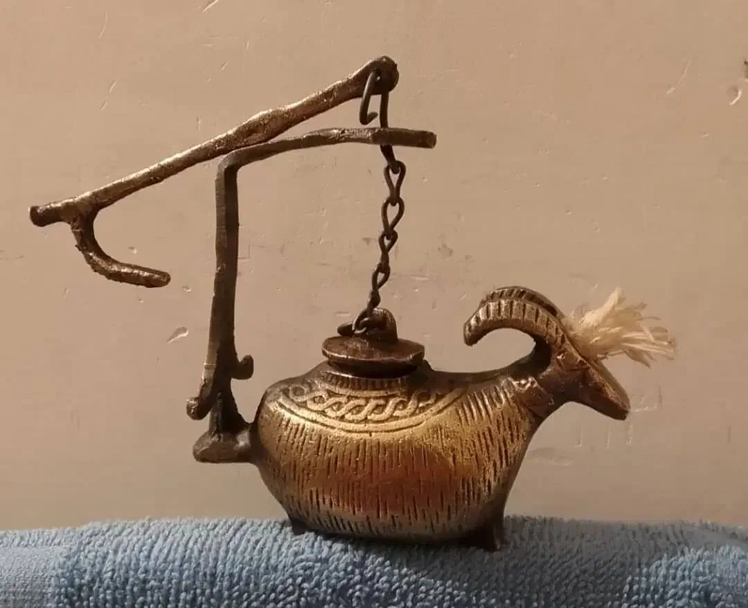 پیسوز بز برنجی قدیمی و سنگین|کلکسیون اشیاء عتیقه|کرج, مصباح|دیوار