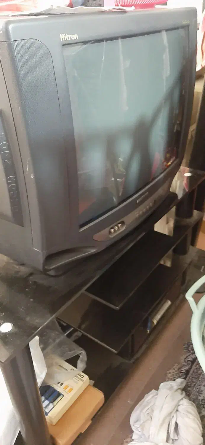 میز تلویزیون شیشه ای و تلویزیون سامسونگ|تلویزیون و پروژکتور|کرج, کوی امامیه|دیوار