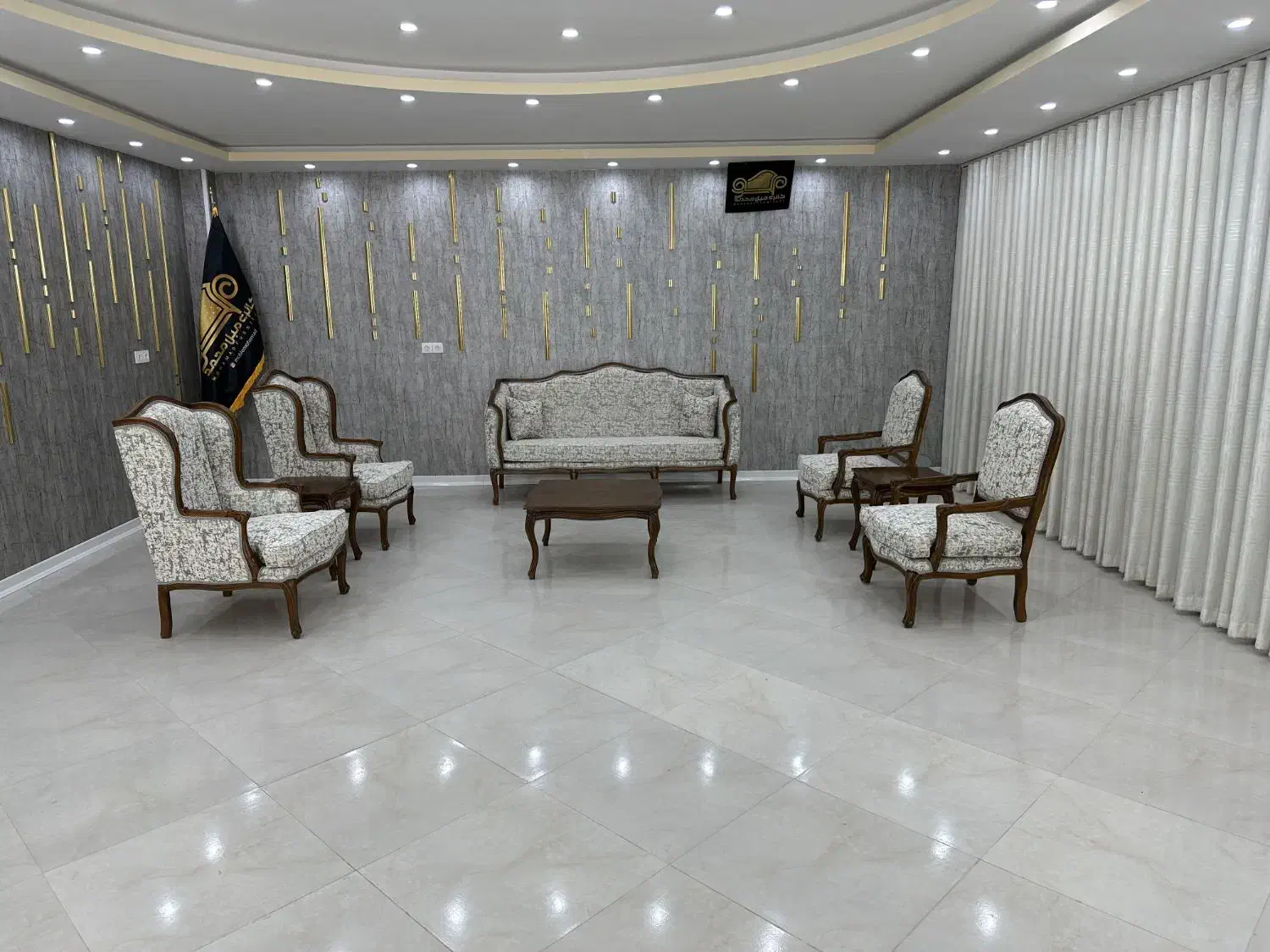 مبل کلاسیک مکعبی|مبلمان خانگی و میز عسلی|ایلام, |دیوار