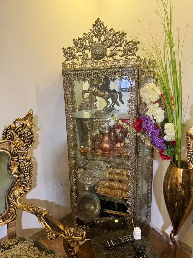 بوفه ، ساعت دیواری ایستاده و آینه شمعدان طرح برنز|بوفه، ویترین، کنسول|کرج, فاز ۳ گوهردشت|دیوار