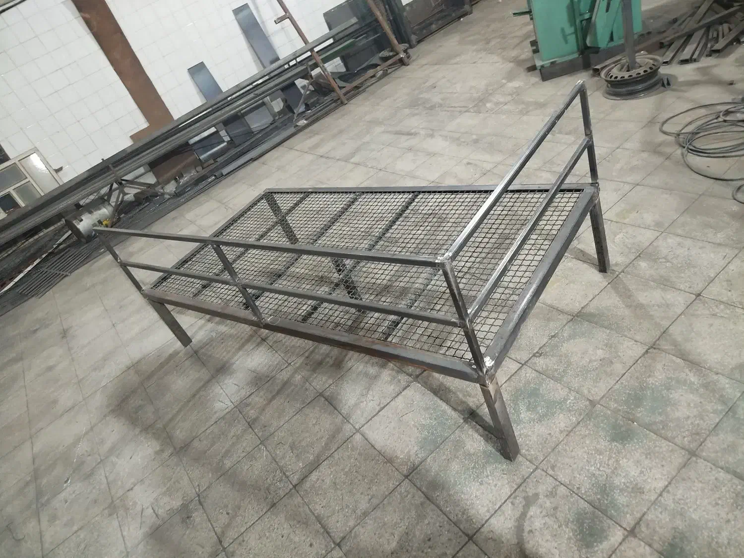 تخت حیاطی|تخت و سرویس خواب|حمیدیا, |دیوار