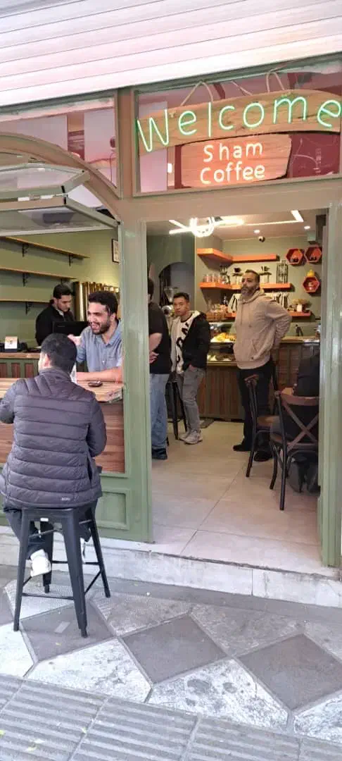 کمک باریستا و پیک پیاده|استخدام خدمات فروشگاه و رستوران|تهران, فردوسی|دیوار