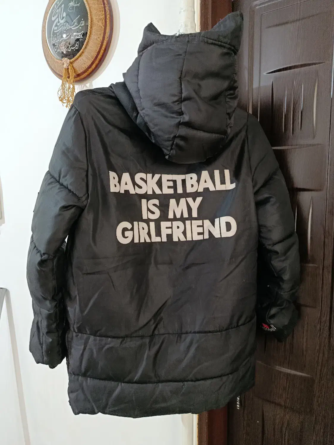 کاپشن|لباس|تویسرکان, |دیوار