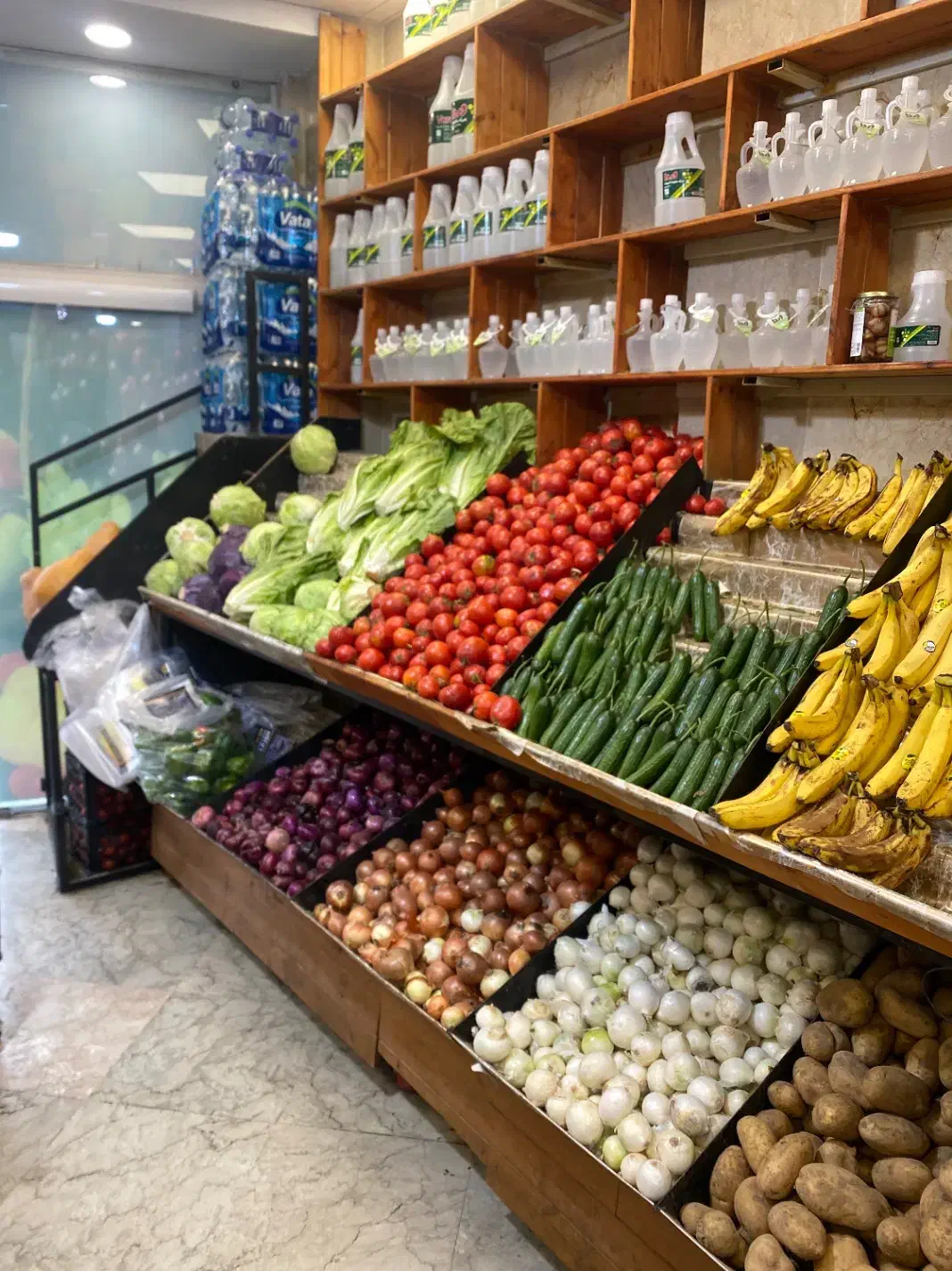 یک کارگر حرفه ای میوه فروشی|استخدام خدمات فروشگاه و رستوران|تهران, شهرک هما|دیوار