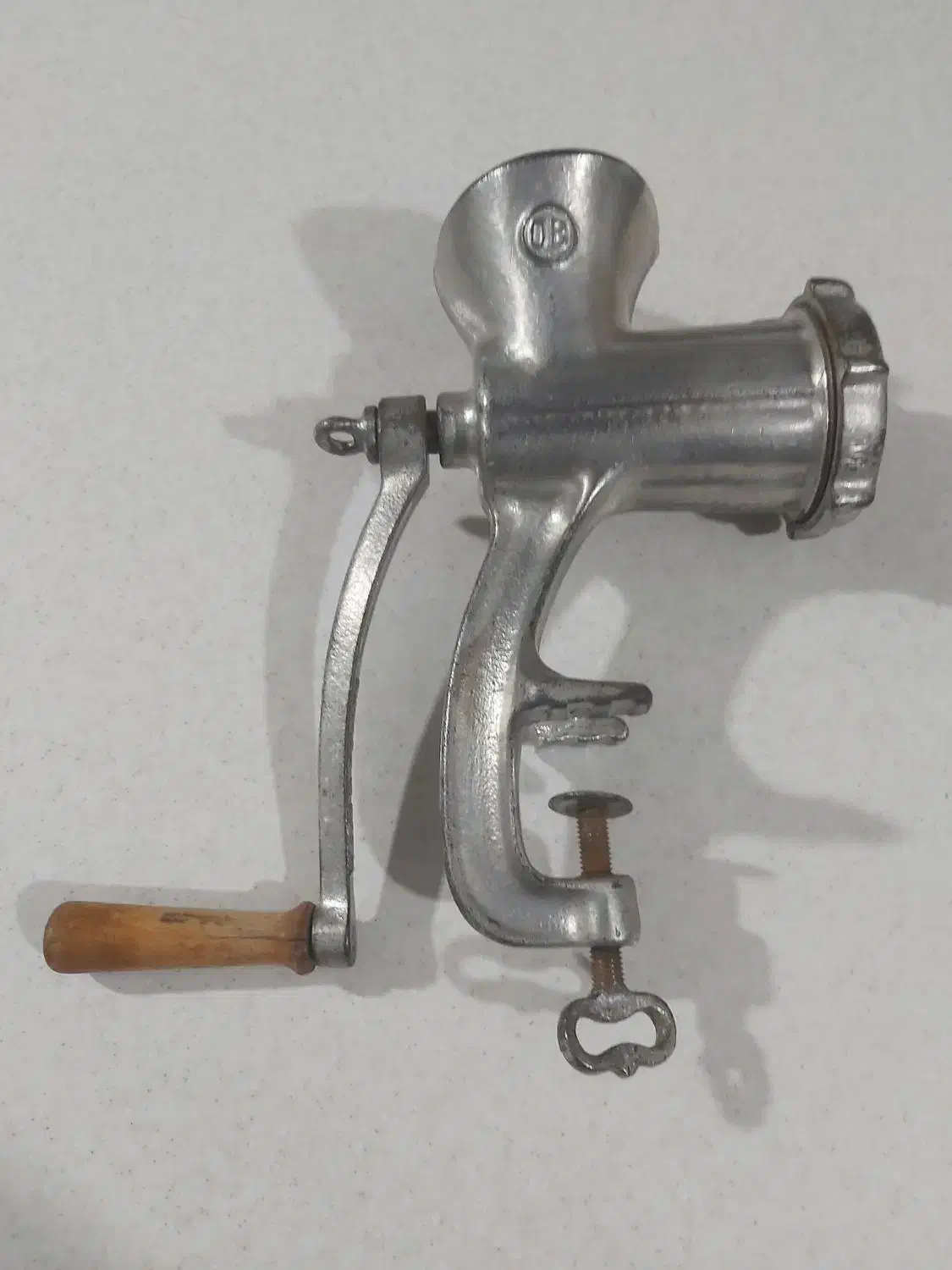 چرخ گوشت آنتیک|کلکسیون اشیاء عتیقه|کرج, عظیمیه|دیوار