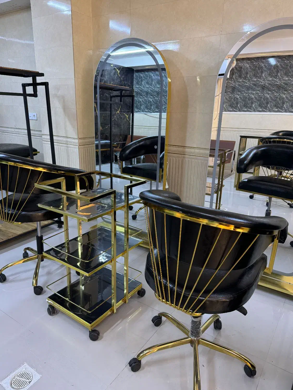 جذب پرسنل برای سالن زیبایی و مرکز لیزر نگین|استخدام درمانی، زیبایی، بهداشتی|پرند, فاز ۵|دیوار