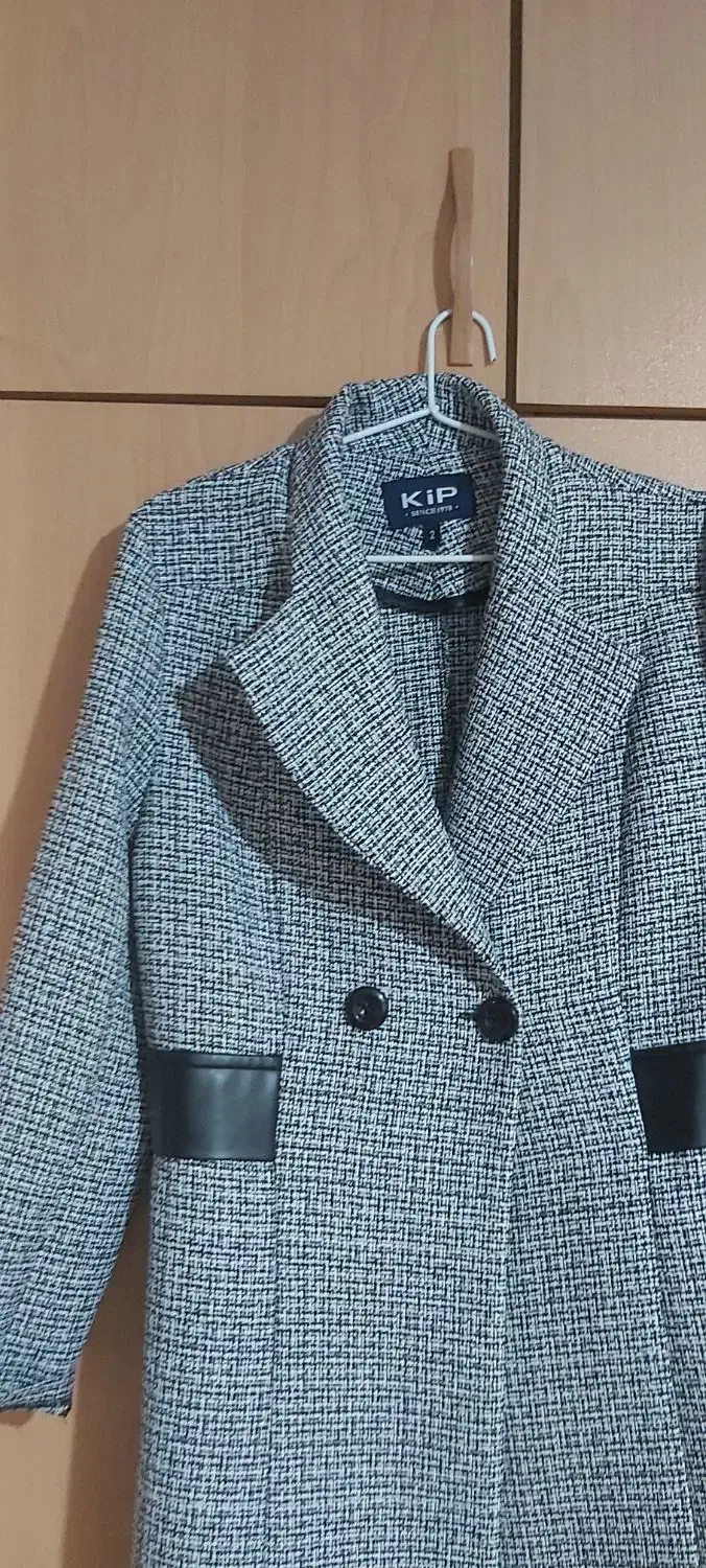 پالتو ،شلوار،شلوارک|لباس|رشت, رشتیان|دیوار