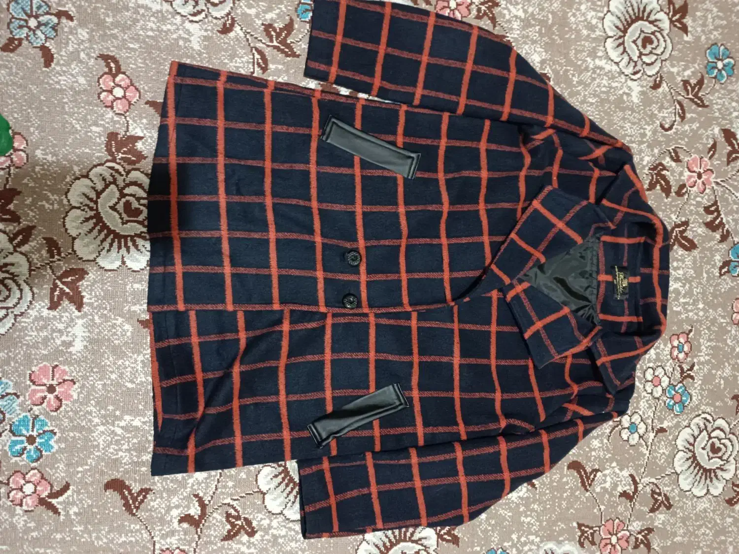 پالتو زخیم|لباس|لاهیجان, کوی آزادگان|دیوار