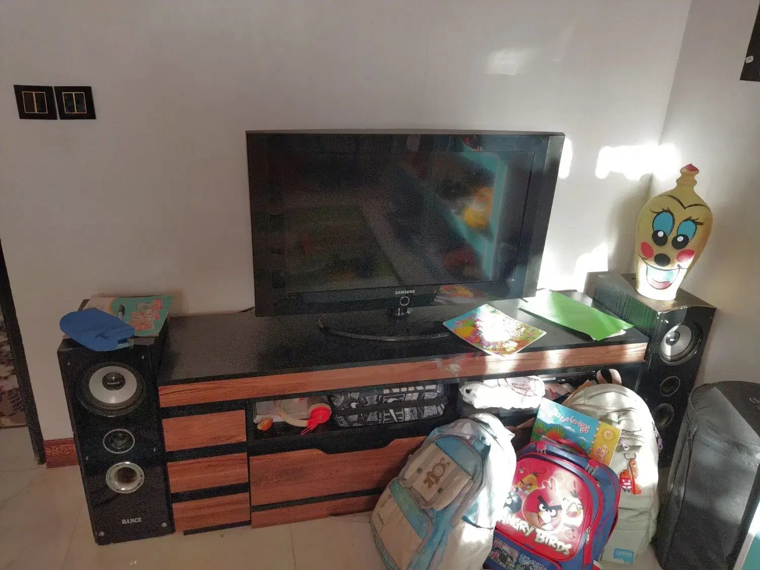 تلویزیون با میز وباند|تلویزیون و پروژکتور|ورامین, ورامین|دیوار