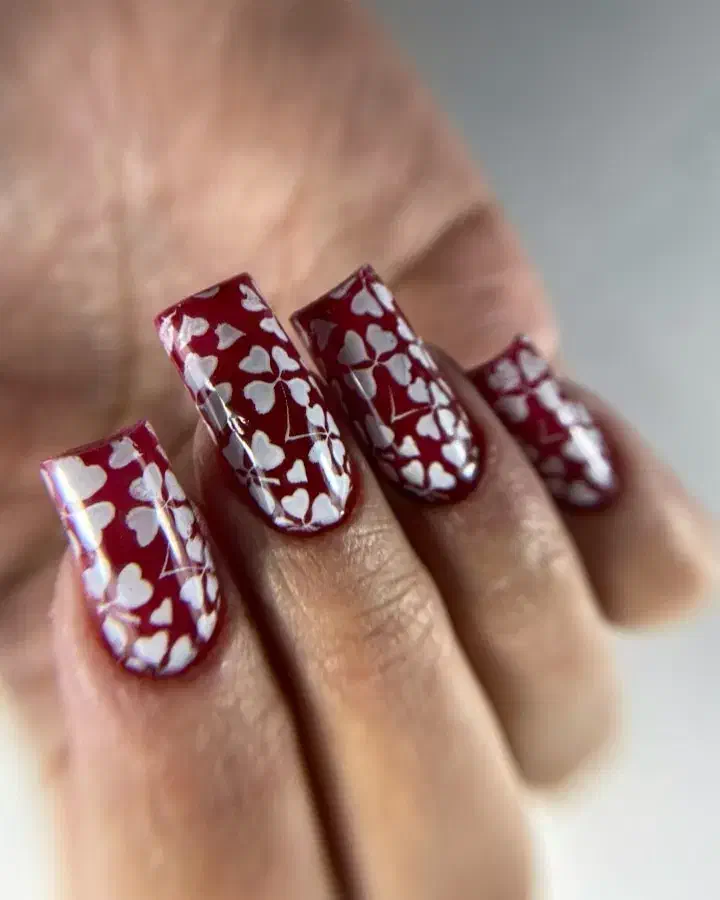 کاشت وترمیم ناخن|خدمات آرایشگری و زیبایی|رشت, معلم|دیوار