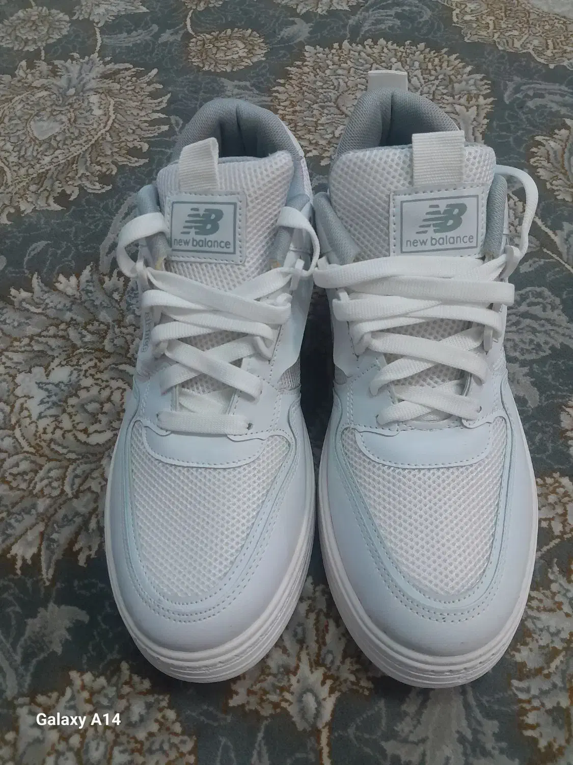 کتونی|کیف، کفش، کمربند|اشتهارد, |دیوار