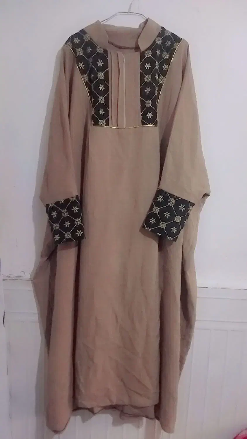 مانتو عبا|لباس|مشهد, شهید معقول|دیوار