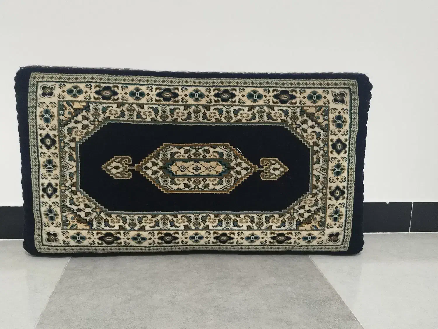 پشتی ...|پشتی|سنندج, |دیوار