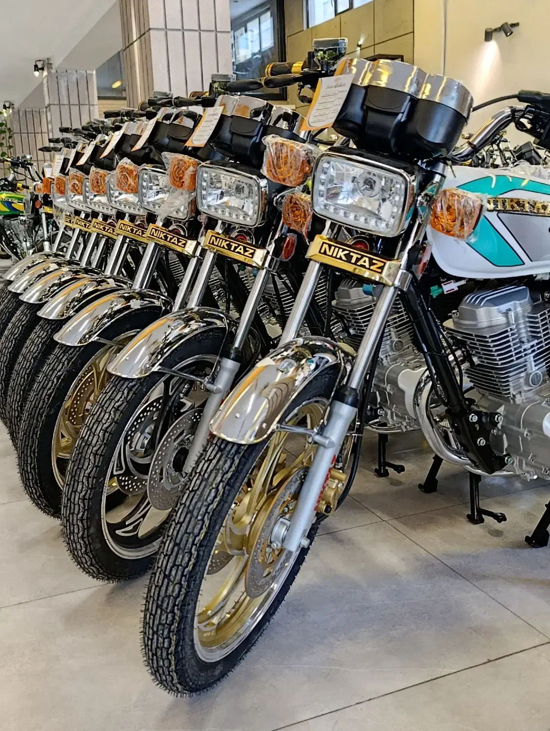 200 پروپلاس|موتورسیکلت|اصفهان, باغ نگاره|دیوار