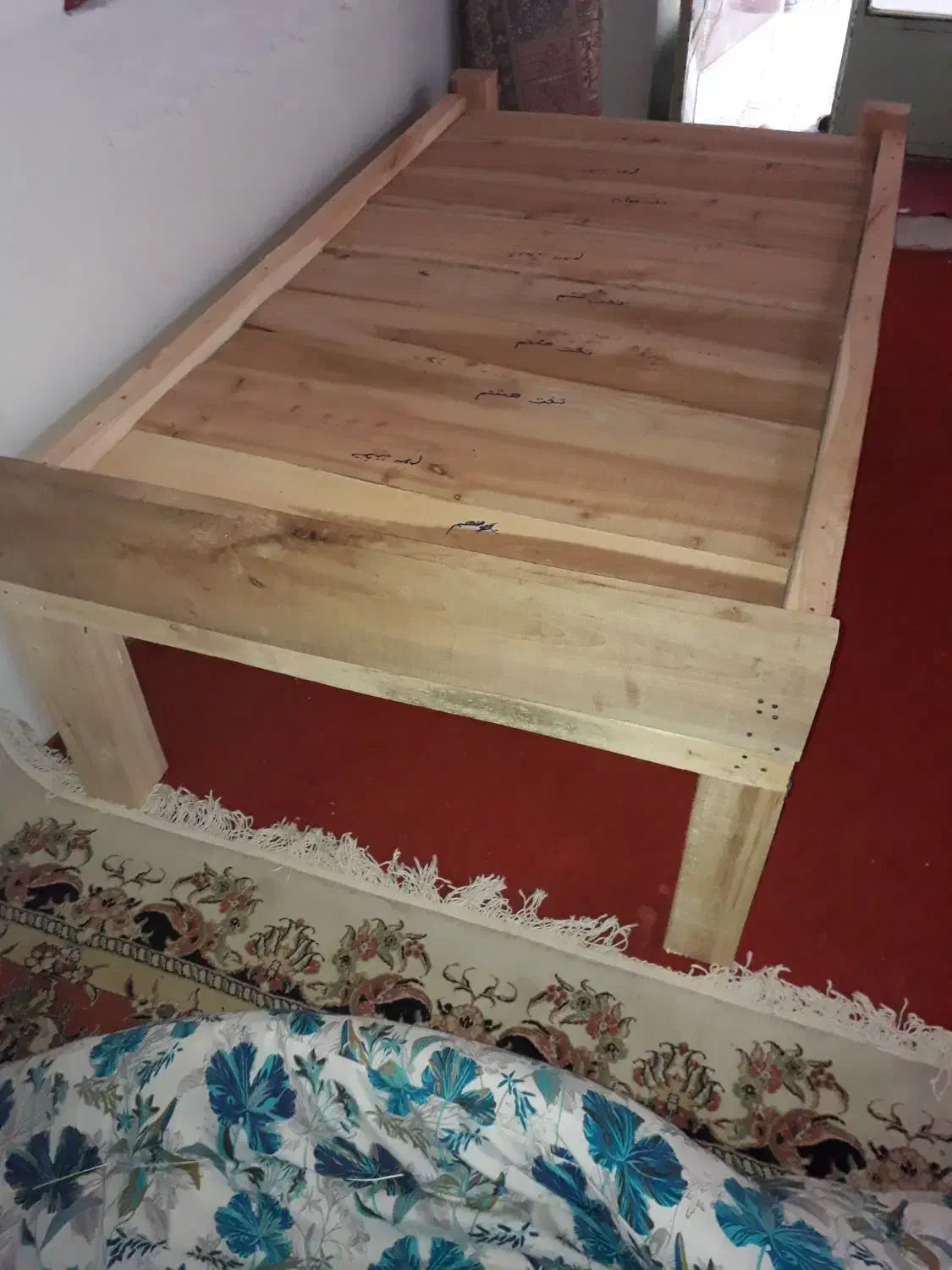 تخت خواب چوبی|تخت و سرویس خواب|شهرضا, |دیوار