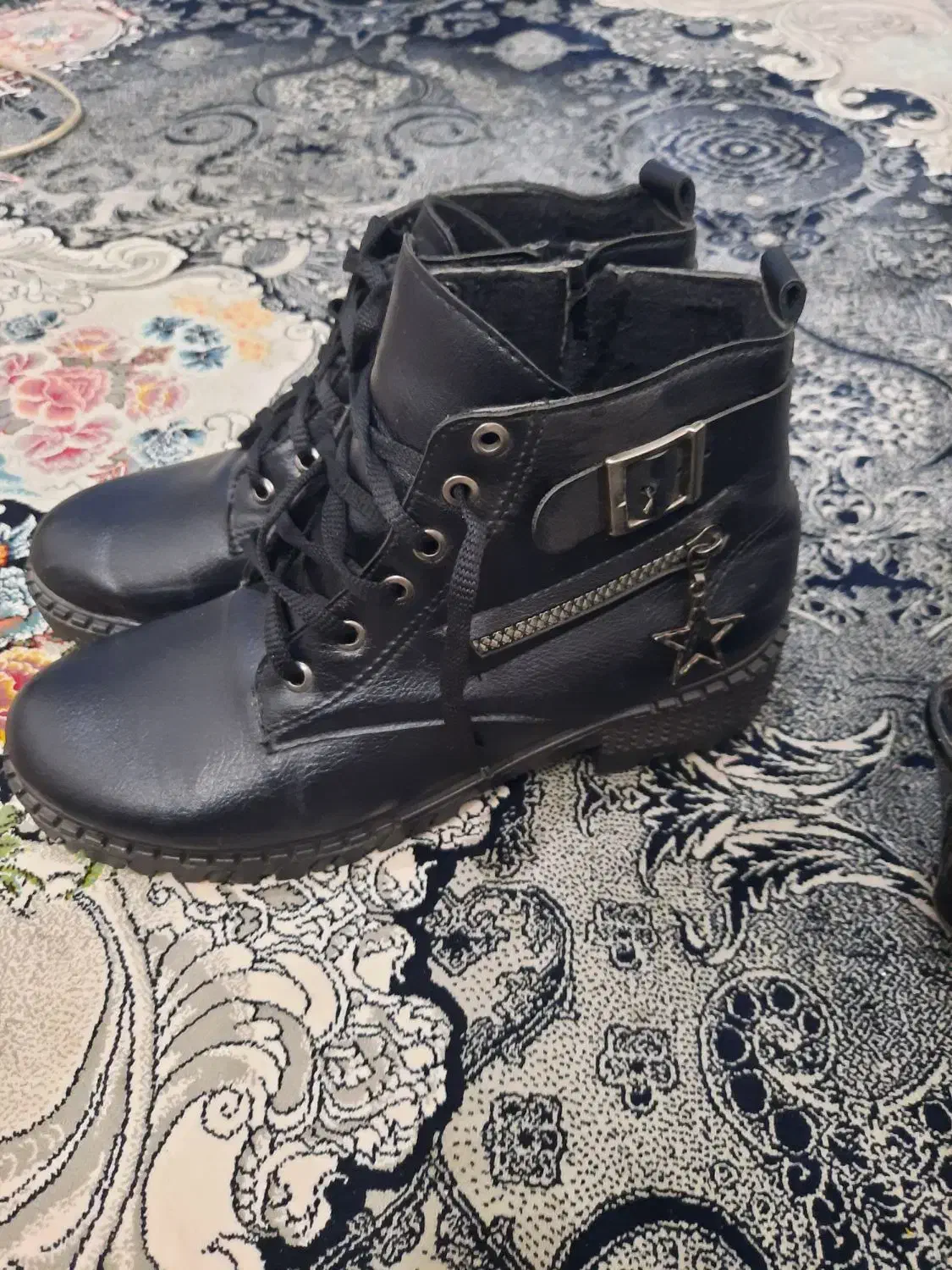 کفش مجلسی|کیف، کفش، کمربند|تربت جام, جامرود|دیوار