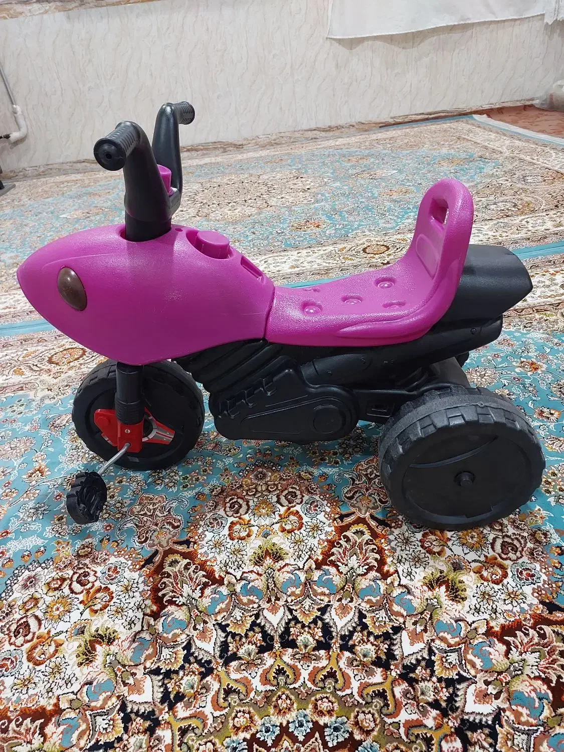 سه چرخ بچه|اسباببازی بچه|بانه, |دیوار