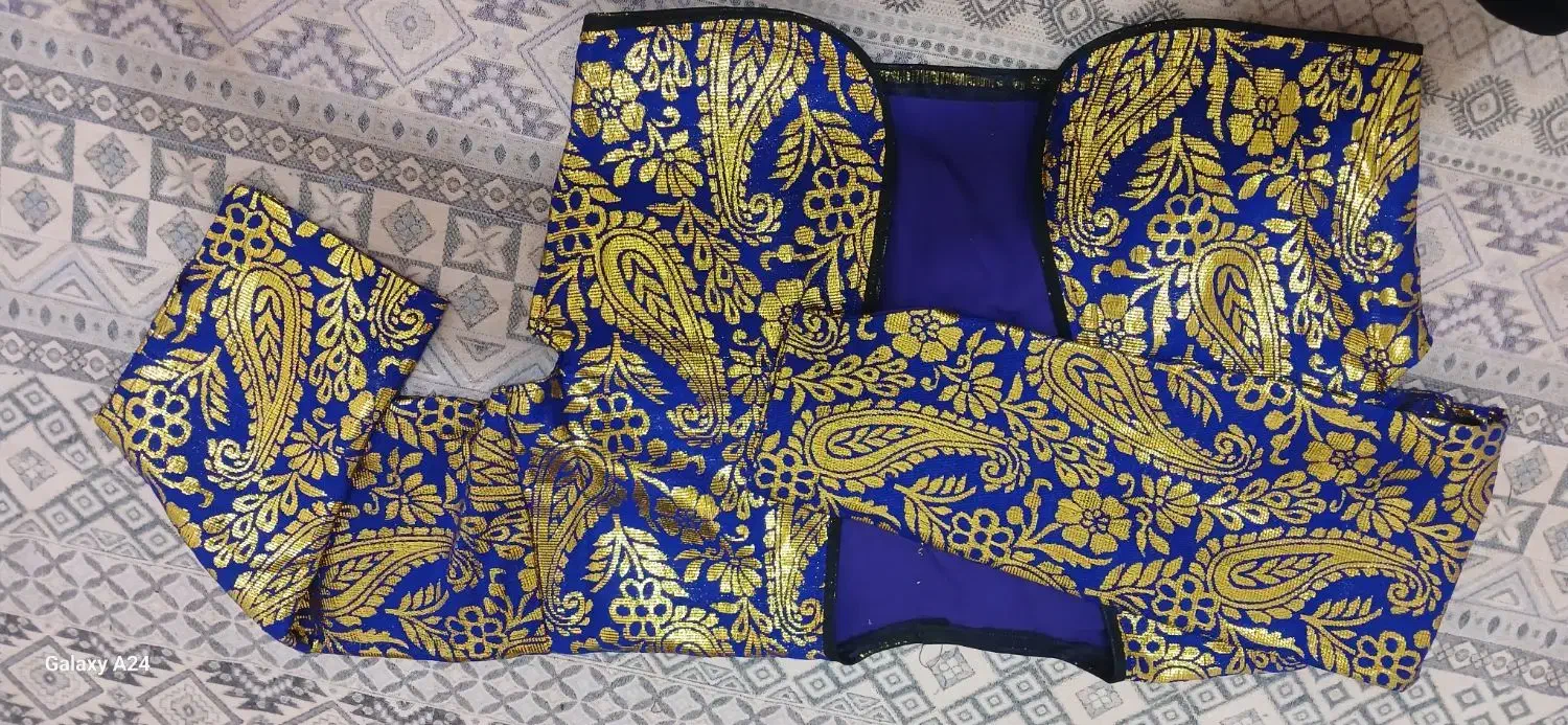 دو کوا ویک سیخمه|لباس|بوکان, |دیوار