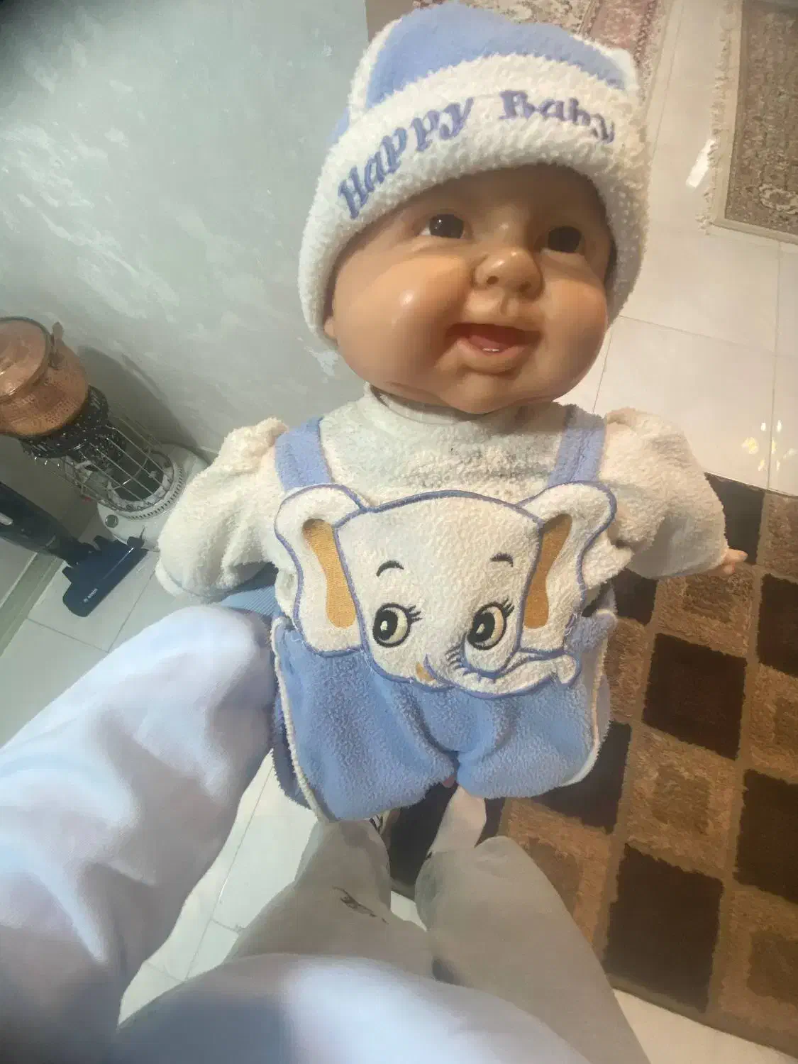 عروسک|اسباب‌بازی بچه|نیشابور, شهید جعفری|دیوار