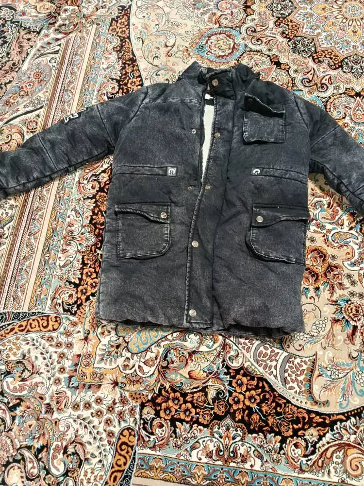 کاپشن|کفش و لباس بچه|شیراز, باغ تخت|دیوار