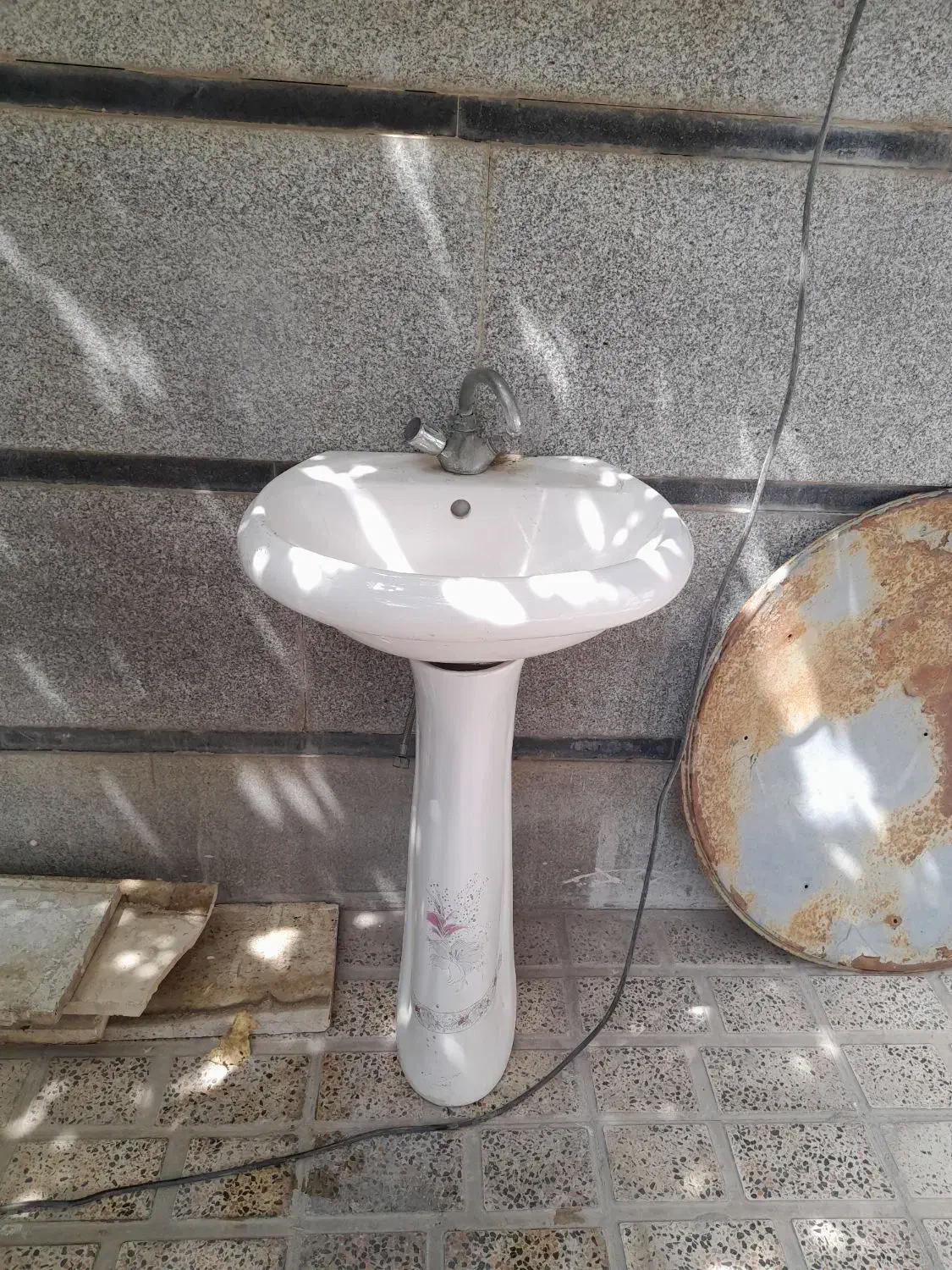 روشویی در حد نو|لوازم سرویس بهداشتی|صفادشت, |دیوار