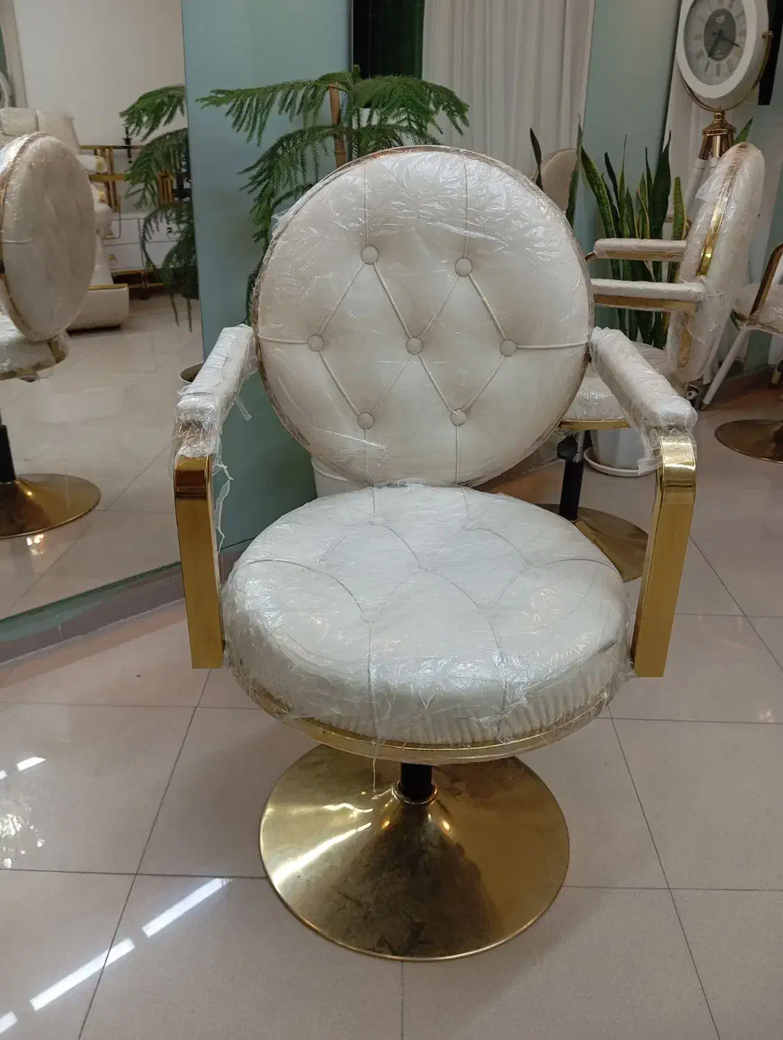 وسایل سالن زیبایی کاملا نو|آرایشگاه و سالن‌های زیبایی|کرمان, |دیوار