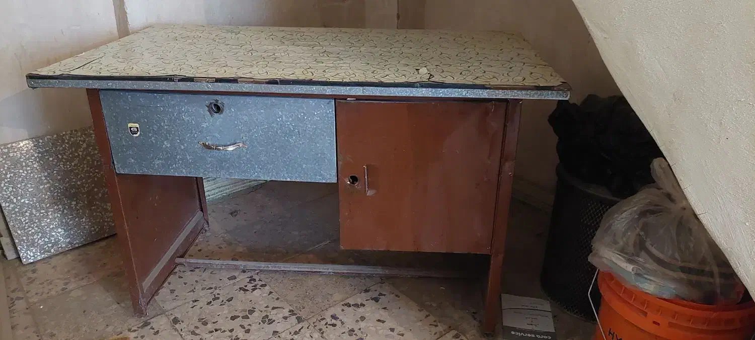 میز فلزی|میز تحریر و کامپیوتر|فولادشهر, مسکن مهر فولادشهر|دیوار