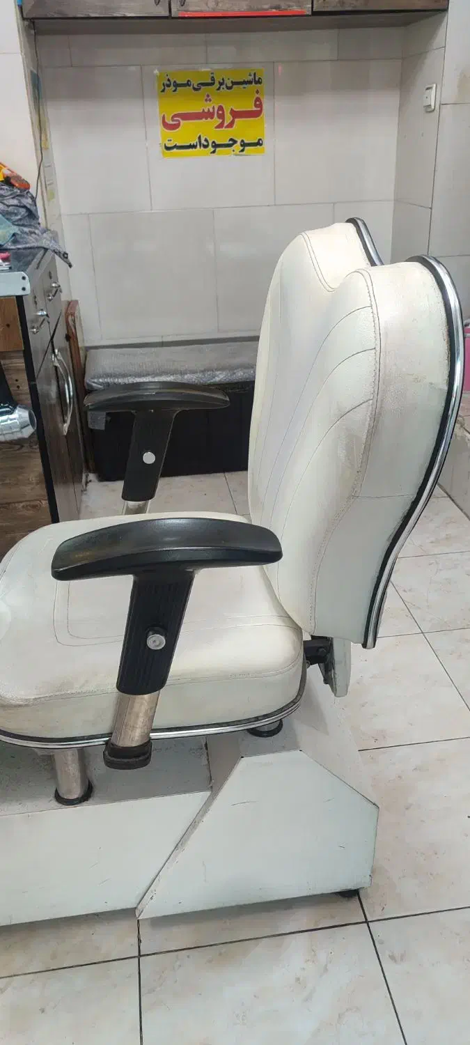 صندلی کار آرایشگاه مردانه|آرایشگاه و سالنهای زیبایی|ورامین, شهرک مدرس|دیوار