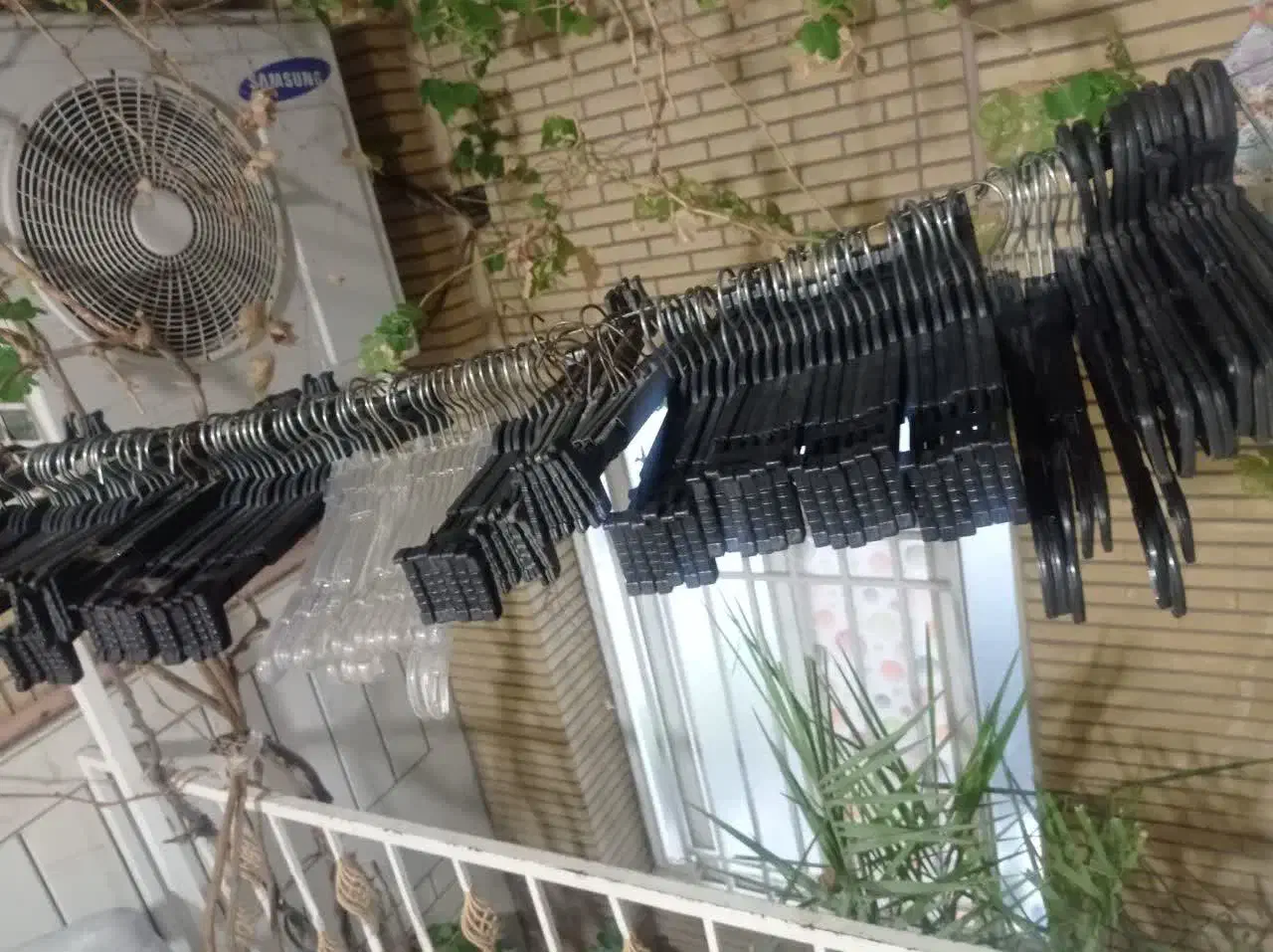 چوب لباسی|بندرخت و رخت‌آویز|قم, بنیاد|دیوار