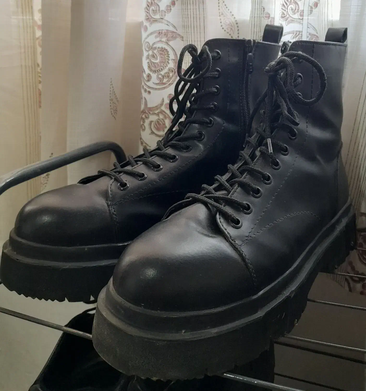 نیم بوت برشکا|کیف، کفش، کمربند|بابل, |دیوار