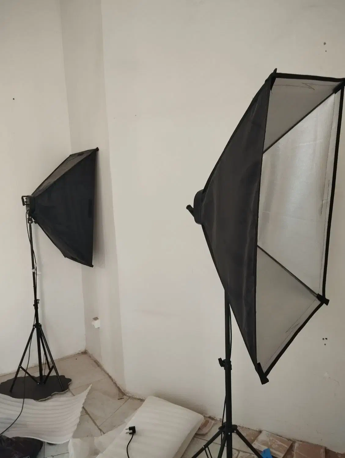 نور ثابت مدل 5 لامپ|دوربین عکاسی و فیلم‌برداری|اندیشه, اندیشه فاز ۵|دیوار