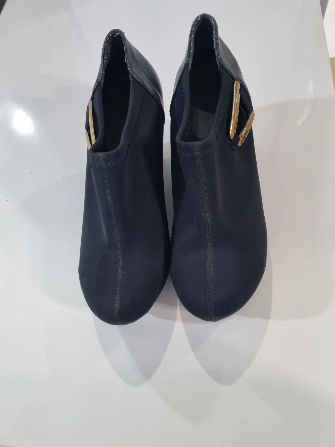 کفش|کیف، کفش، کمربند|چغادک, |دیوار