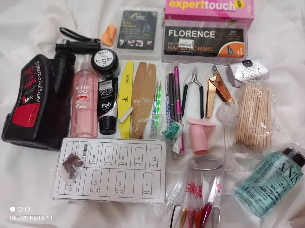 لوازم ناخن کاری|آرایشگاه و سالن‌های زیبایی|صوفیان, |دیوار