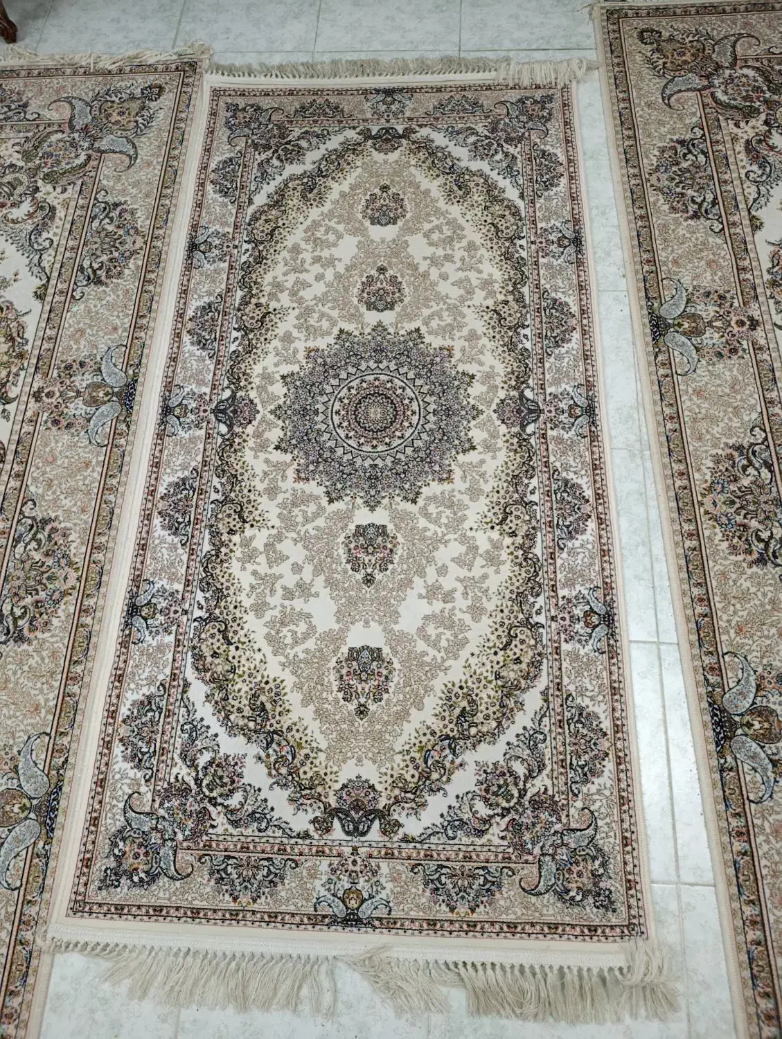 ۲ عدد فرش و یک قالیچه|فرش|تبریز, |دیوار