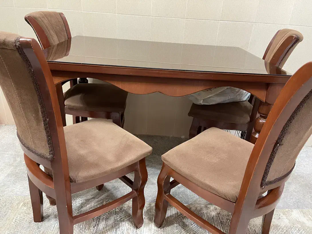 ناهارخوری ۴ نفره کاملا سالم|میز و صندلی غذاخوری|دزفول, |دیوار