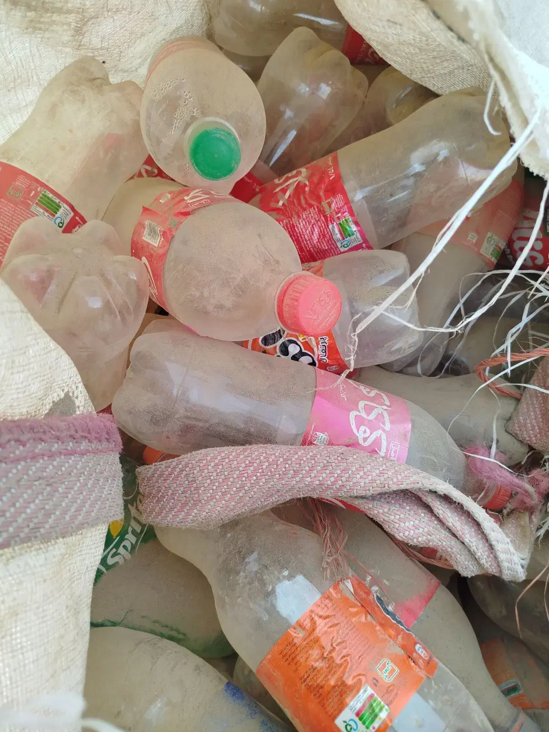 بطری یک و نیمی|ظروف نگهدارنده، پلاستیکی، یکبارمصرف|هامون, |دیوار