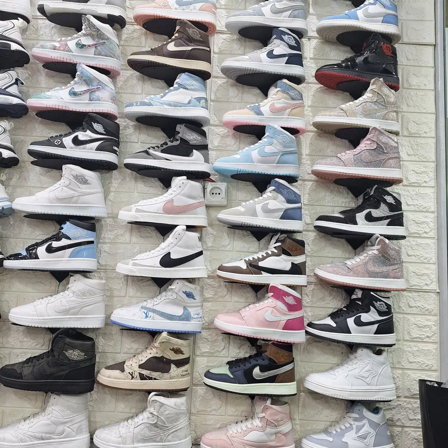 کتونی/جردن /وان/1|کیف، کفش، کمربند|هشتگرد, شهرک ولیعصر (مصلی)|دیوار