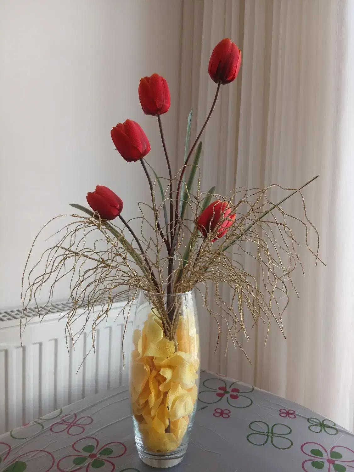 دو عدد گل و گلدان شیک با تزیینات|گل مصنوعی|قم, شاه سید علی|دیوار