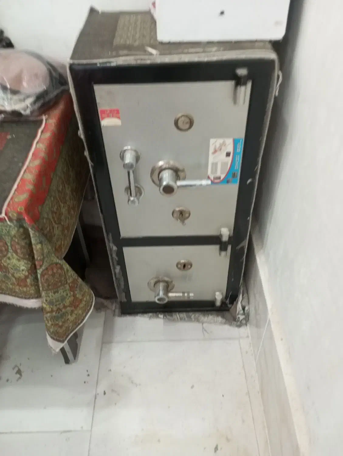 گاو صندوق در حد خشک|دفتر کار|گنبد کاووس, |دیوار