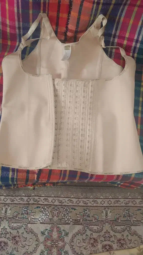 گن زنانه آن چری|لباس|اصفهان, بهارستان|دیوار