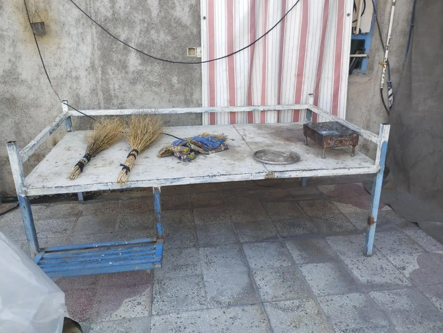 تخت|تخت و سرویس خواب|چرام, |دیوار