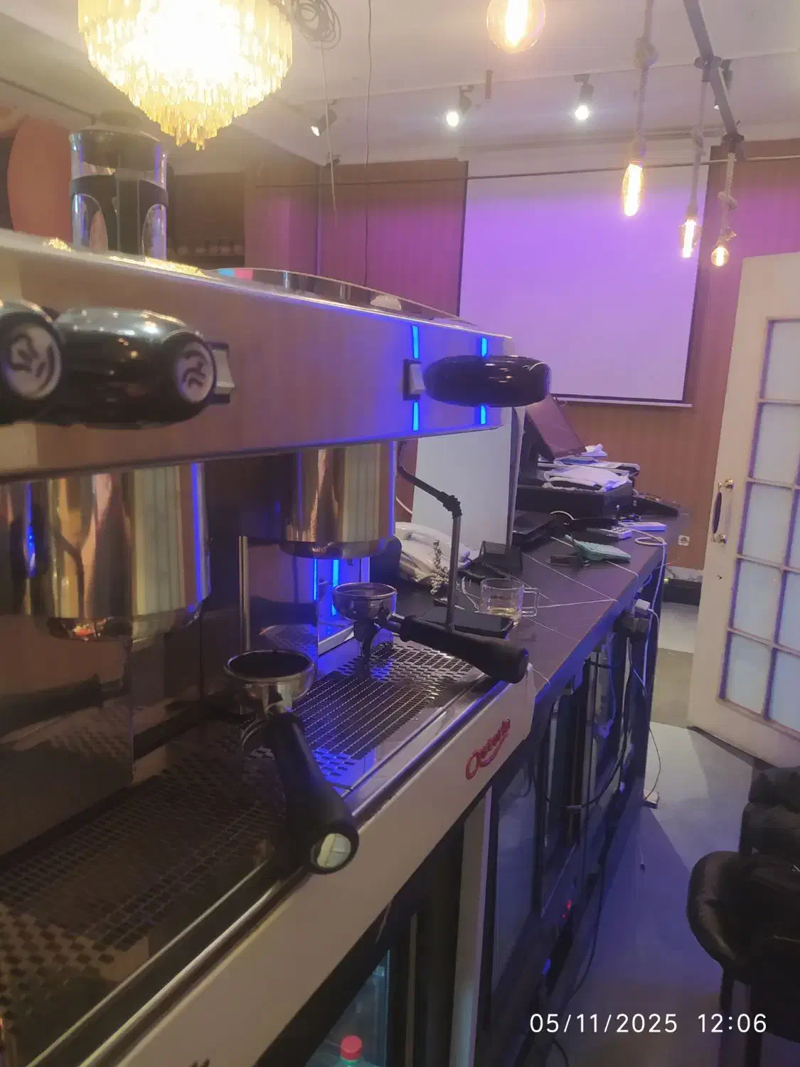 باریستا و منشی خانم|استخدام خدمات فروشگاه و رستوران|تهران, نیلوفر|دیوار