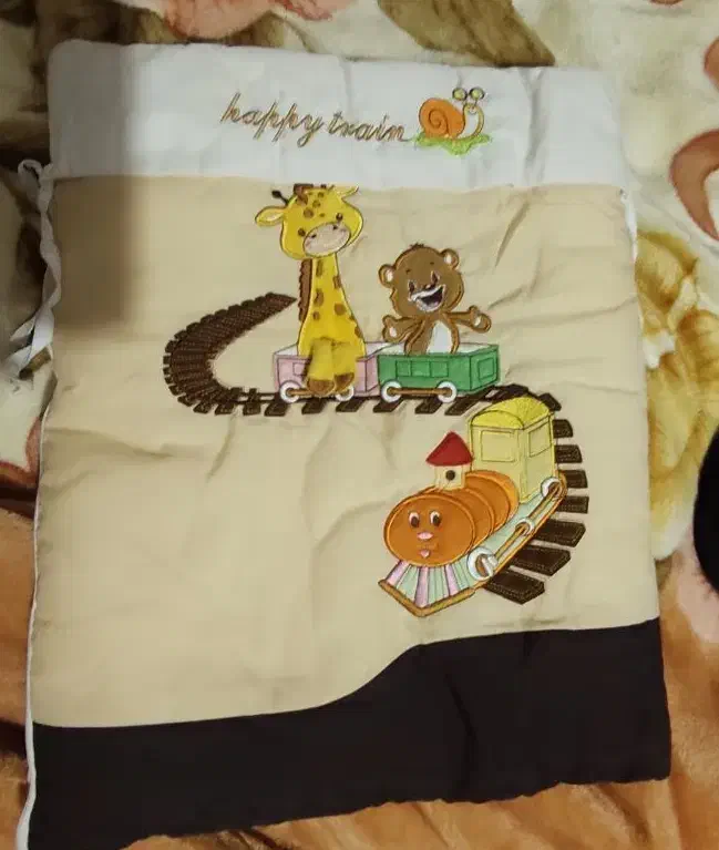 قنداق فرنگی و سرویس خواب نوزاد|اسباب و اثاث بچه|فولادشهر, A4|دیوار