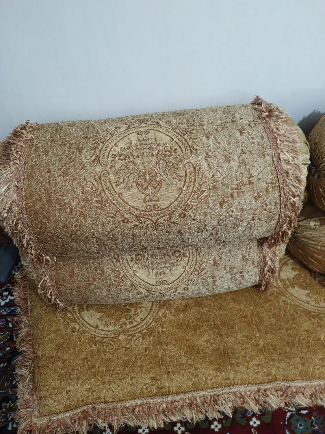 چهار عدد کناره وچهار بالشت با پوش مبلی بفروش میرسد|رختخواب، بالش، پتو|زاهدان, |دیوار